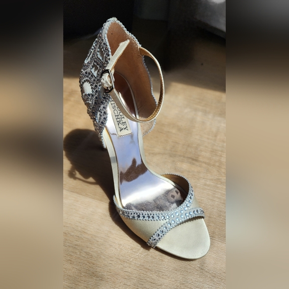 Badgley Mischka Ivory Shoes with crystal beads! - Picture 2 of 11